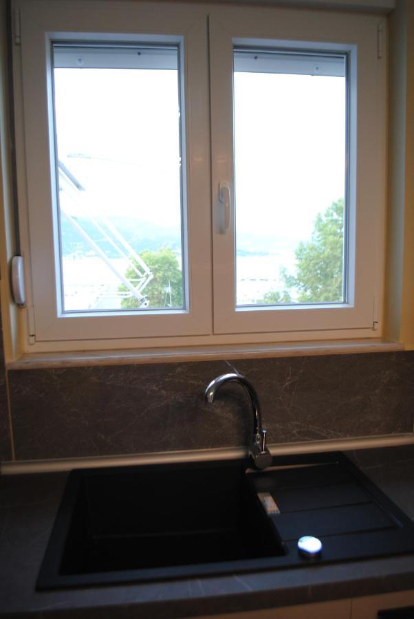 Sea Breeze Apartment Nea Iraklitsa Bagian luar foto