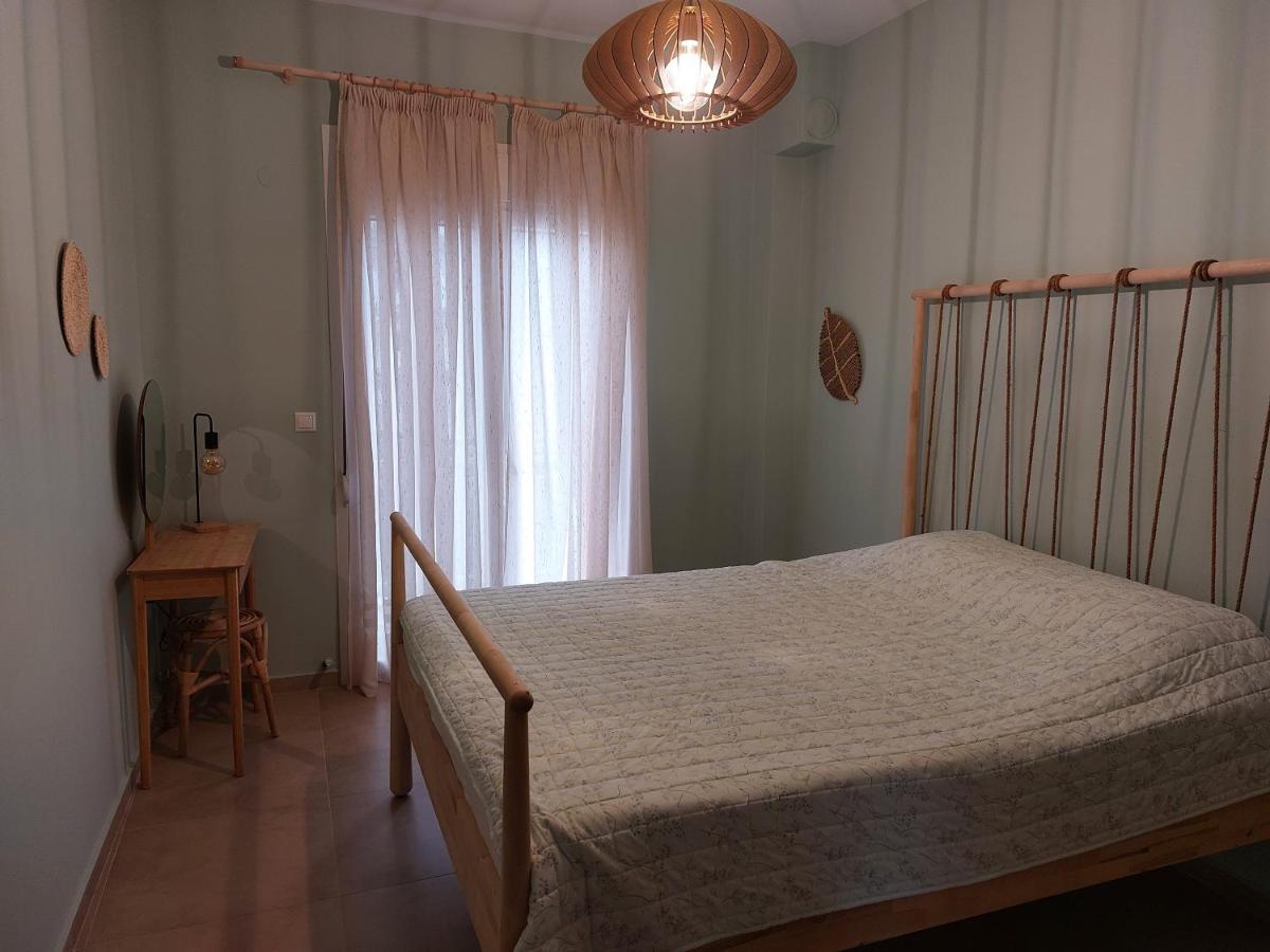 Sea Breeze Apartment Nea Iraklitsa Bagian luar foto